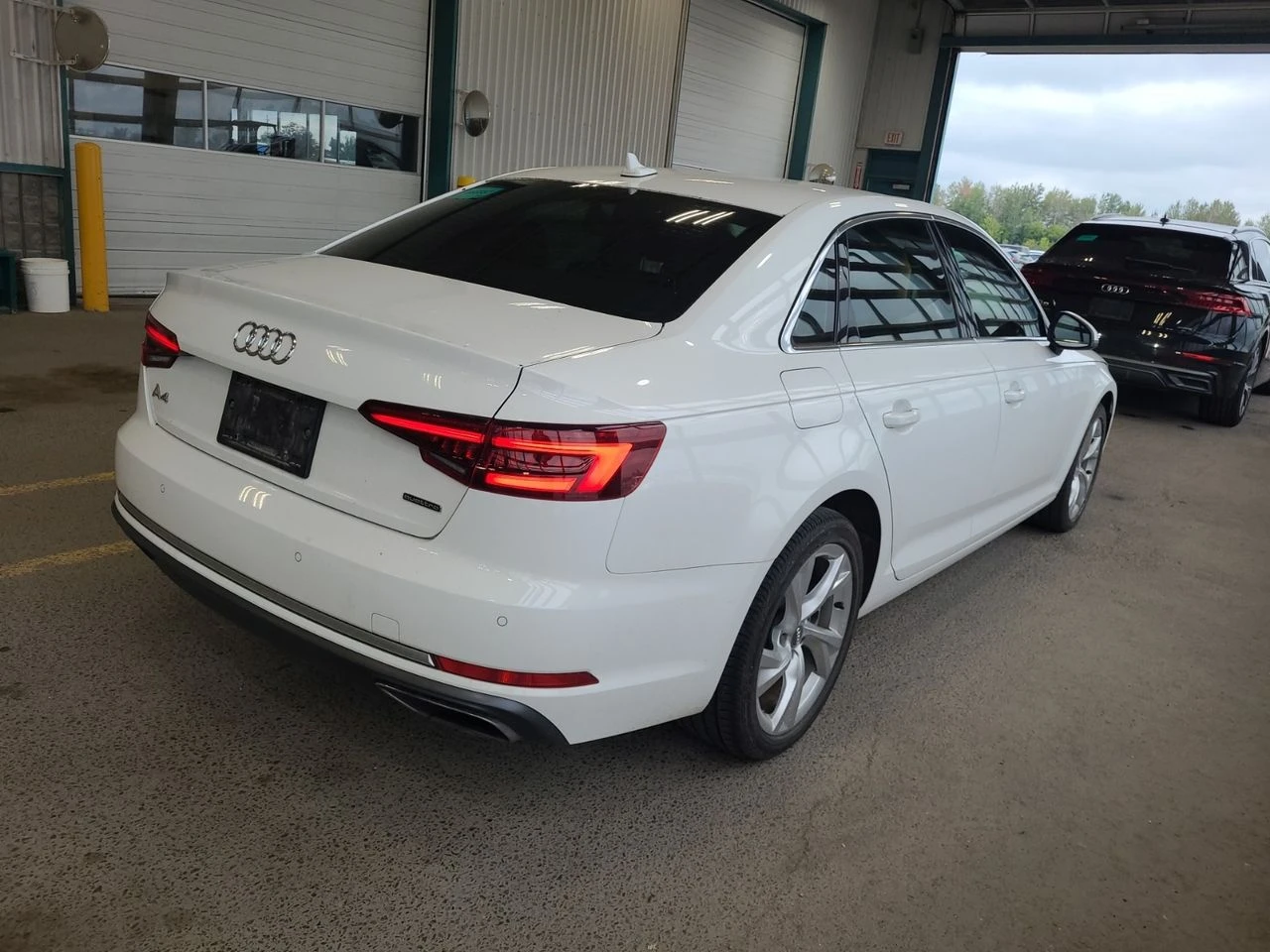 Audi A4 PROGRESSIV, снимка 3 - Автомобили и джипове - 55953544