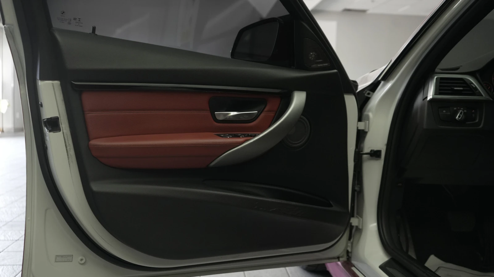 BMW 340 xDrive | CARBON + RUBY PINK WRAP, снимка 9 - Автомобили и джипове - 56062649