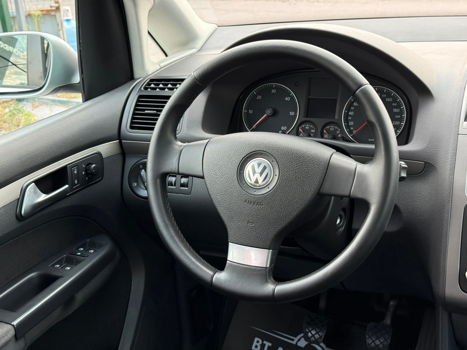 VW Touran 1.9TDI 105PS , снимка 13 - Автомобили и джипове - 56090886