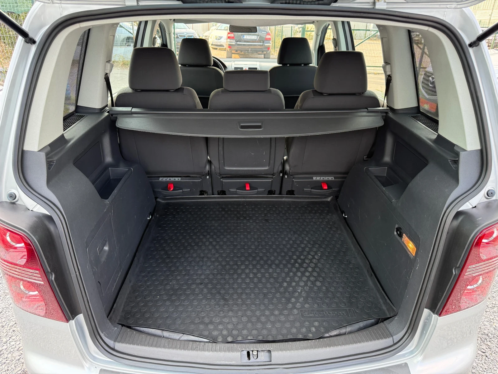 VW Touran 1.9TDI 105PS , снимка 16 - Автомобили и джипове - 56090886
