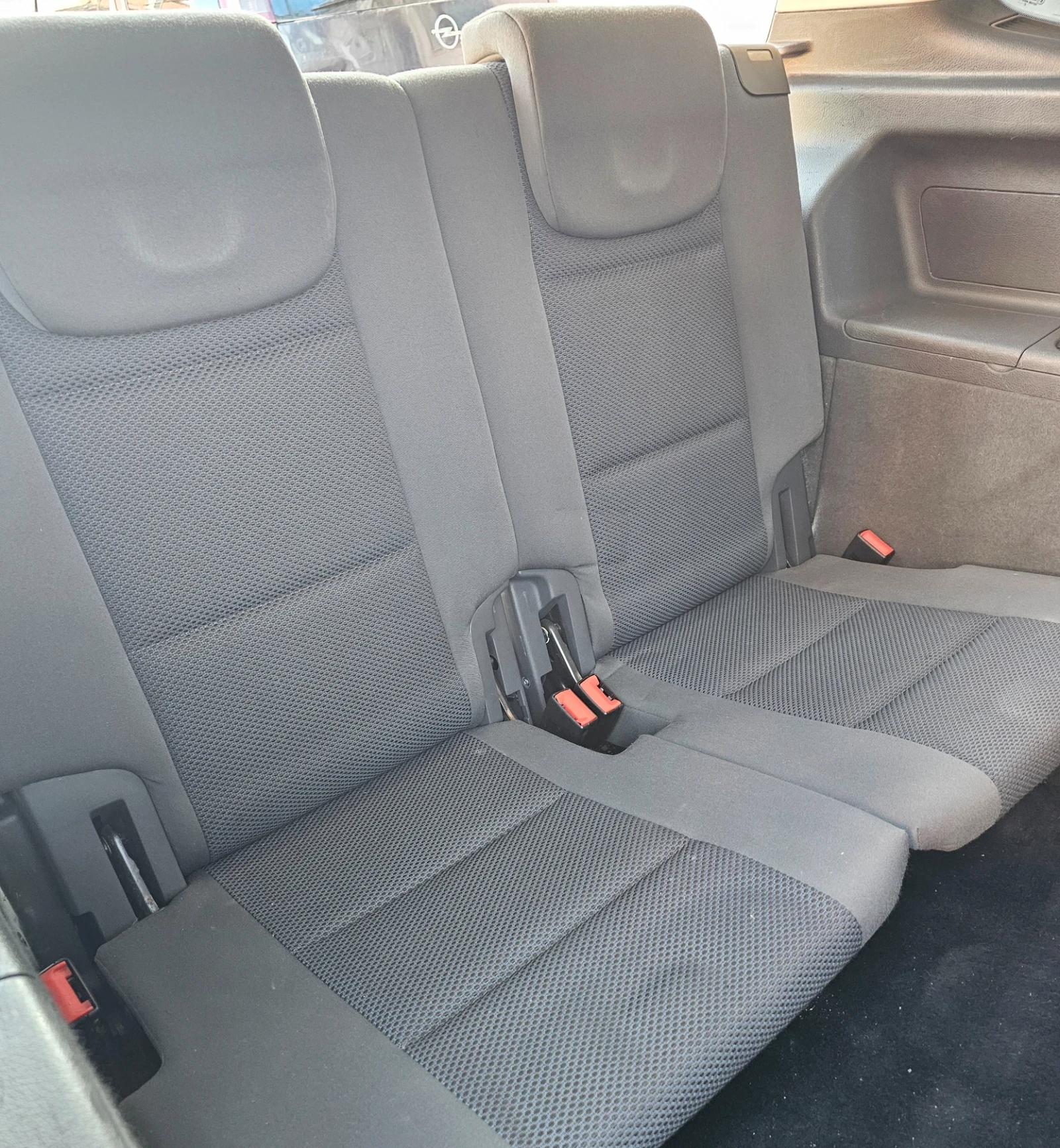 VW Touran 1.6 TDI/105ps/6+ 1 | Mobile.bg � ����������� 9