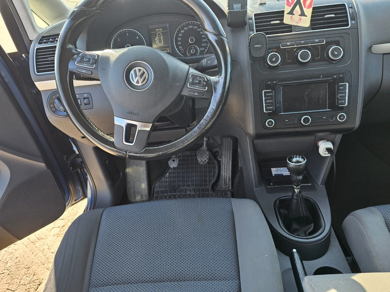 VW Touran 1.6 TDI/105ps/6+ 1 | Mobile.bg � ����������� 5