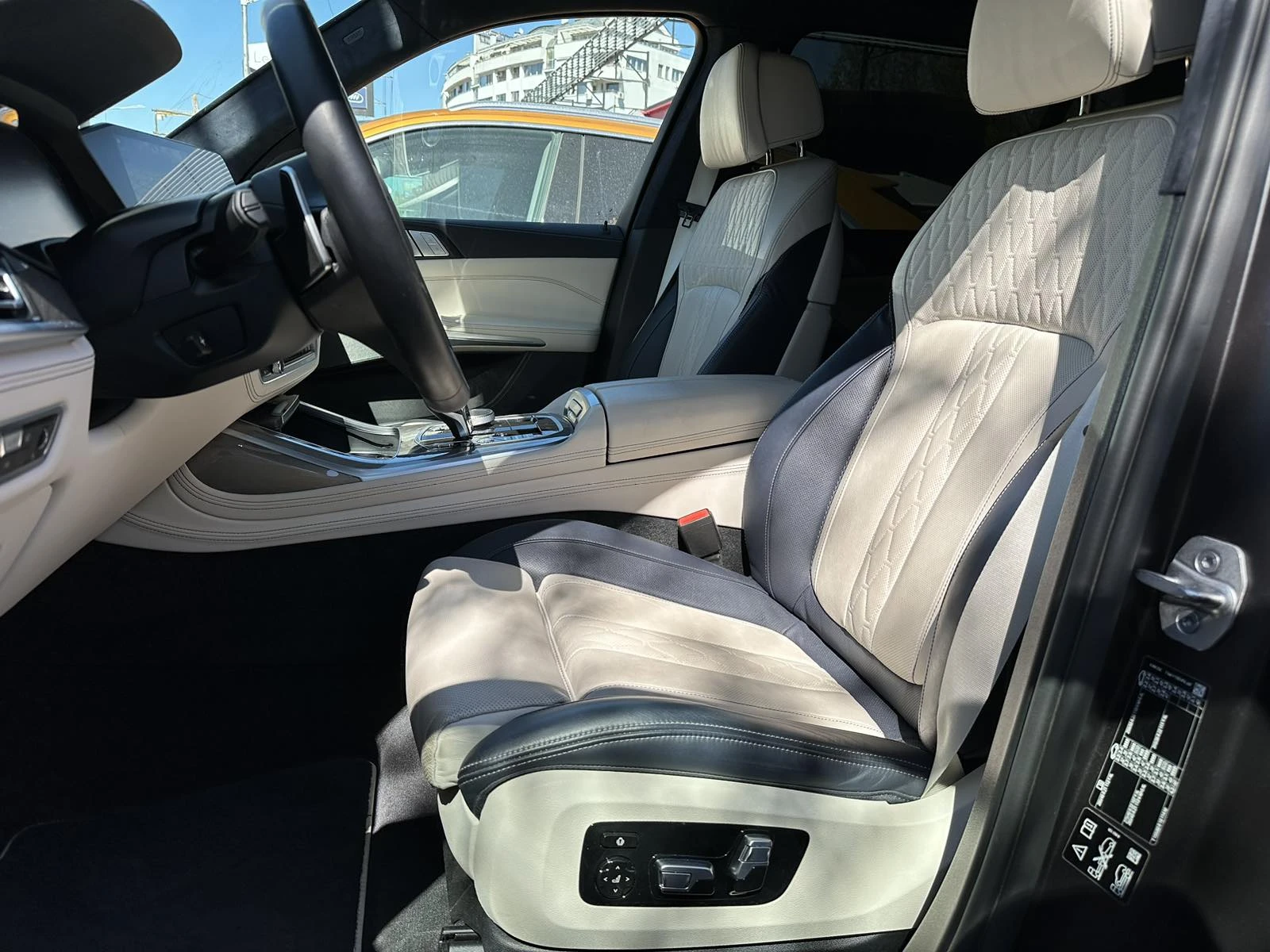 BMW X7 M 50i - изображение 9