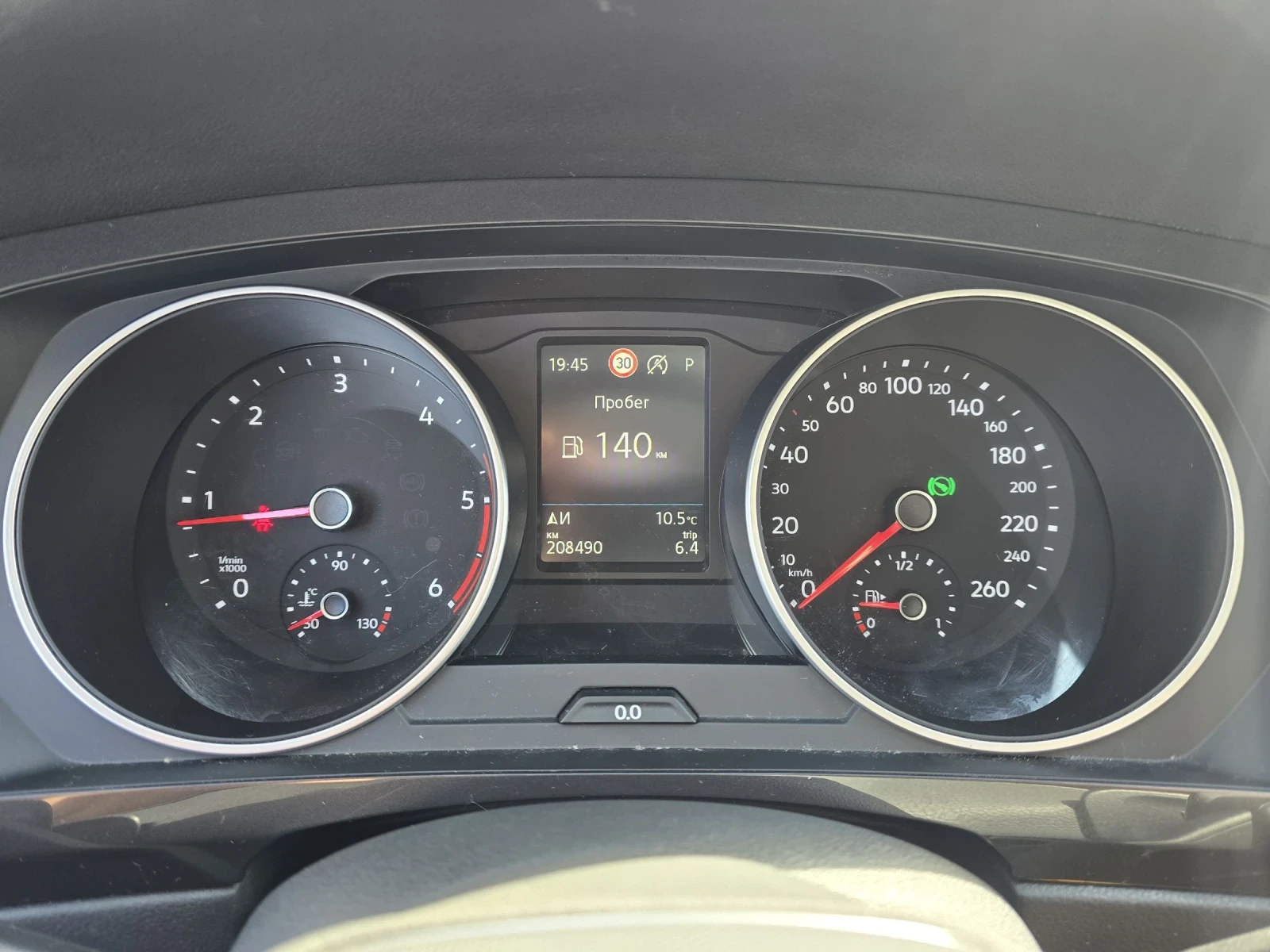 VW Tiguan 2.0TDI 150к.с DSG Топ състояние , снимка 17 - Автомобили и джипове - 54038385