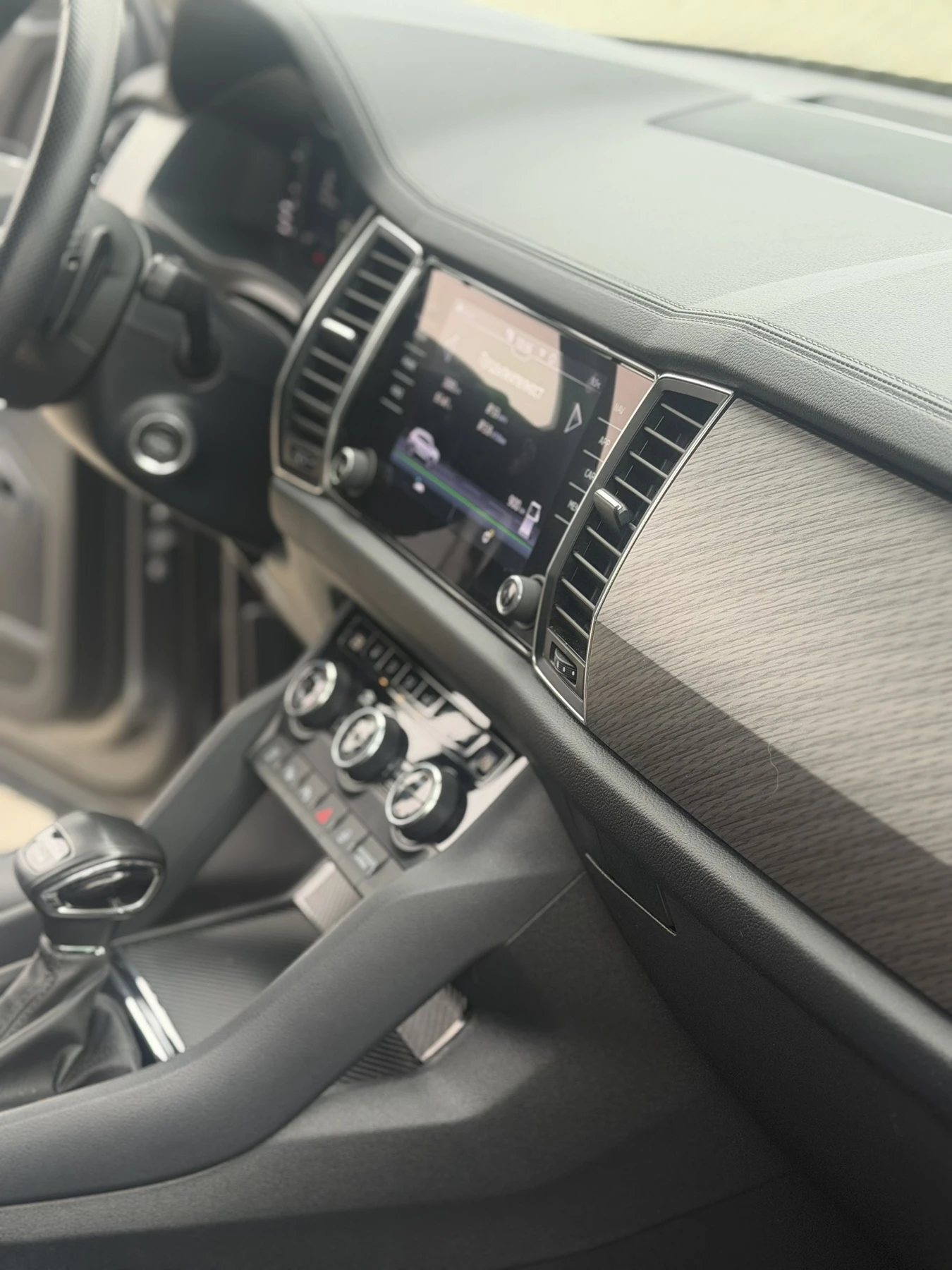 Skoda Kodiaq 2.0 TDI 4x4, снимка 10 - Автомобили и джипове - 54066147