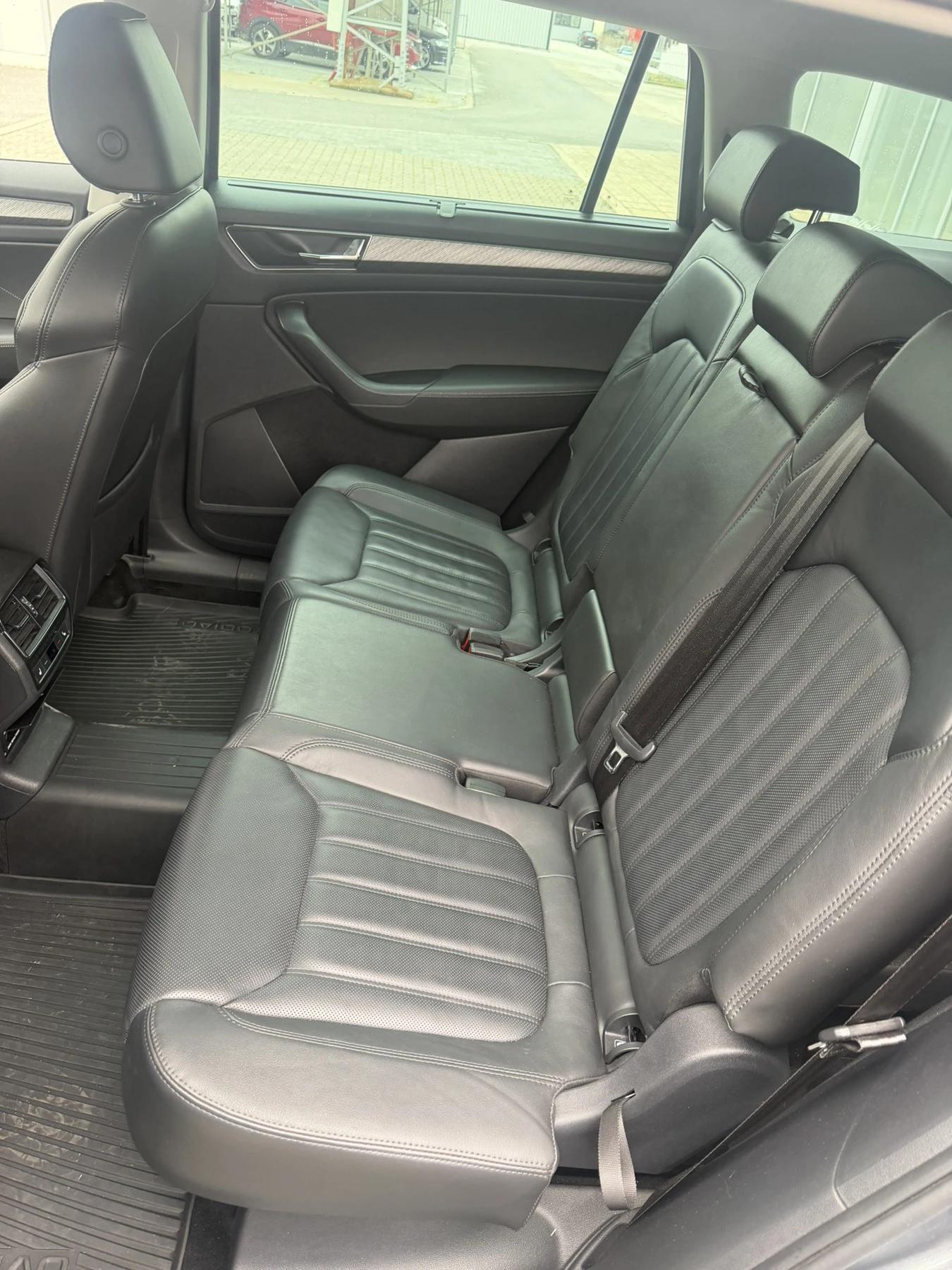 Skoda Kodiaq 2.0 TDI 4x4, снимка 4 - Автомобили и джипове - 54066147