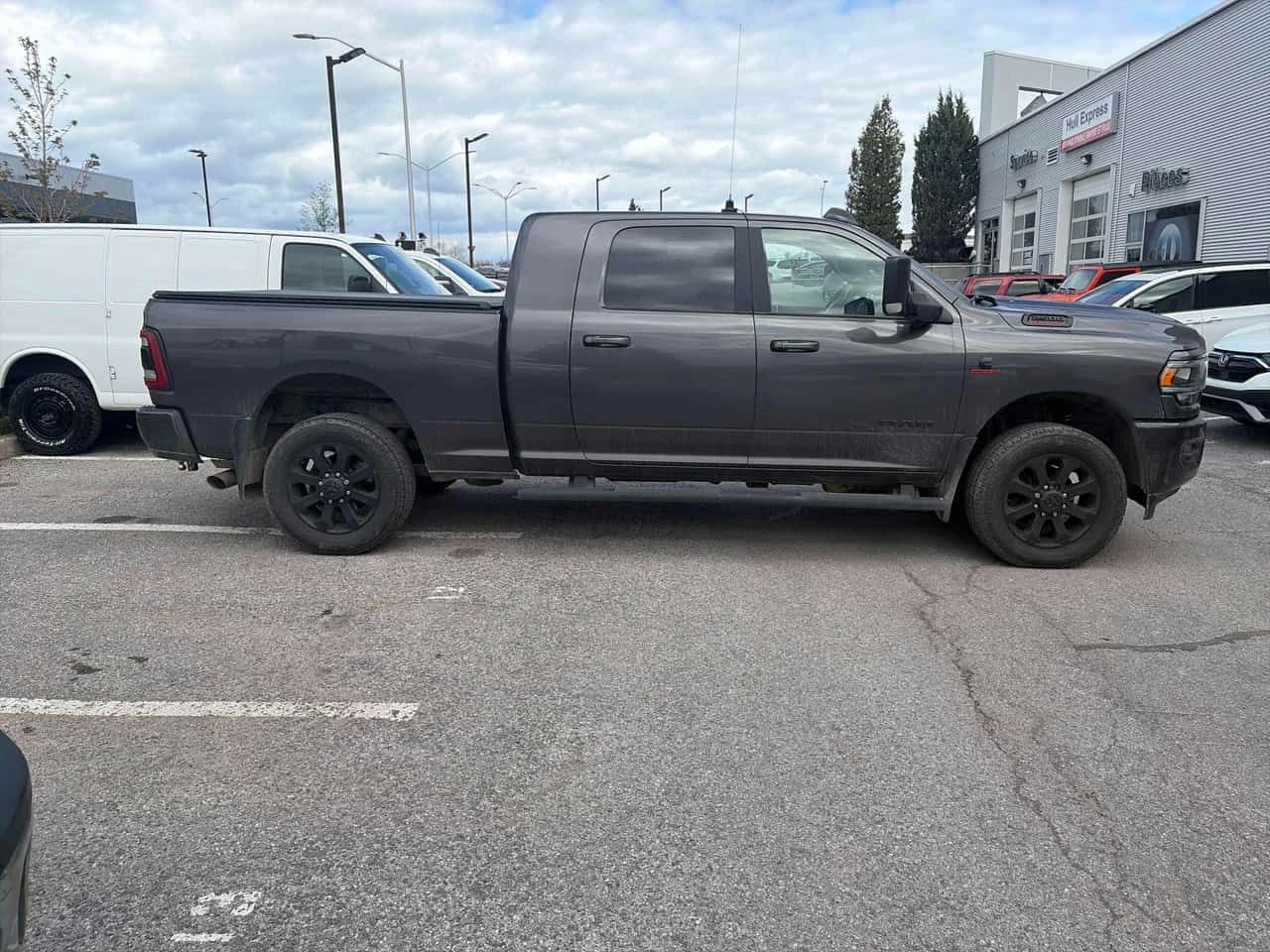 Dodge RAM 2500 * Big Horn * 360 * CARPLAY * ПОДГРЕВИ * ПАМЕТ, снимка 3 - Автомобили и джипове - 54586362