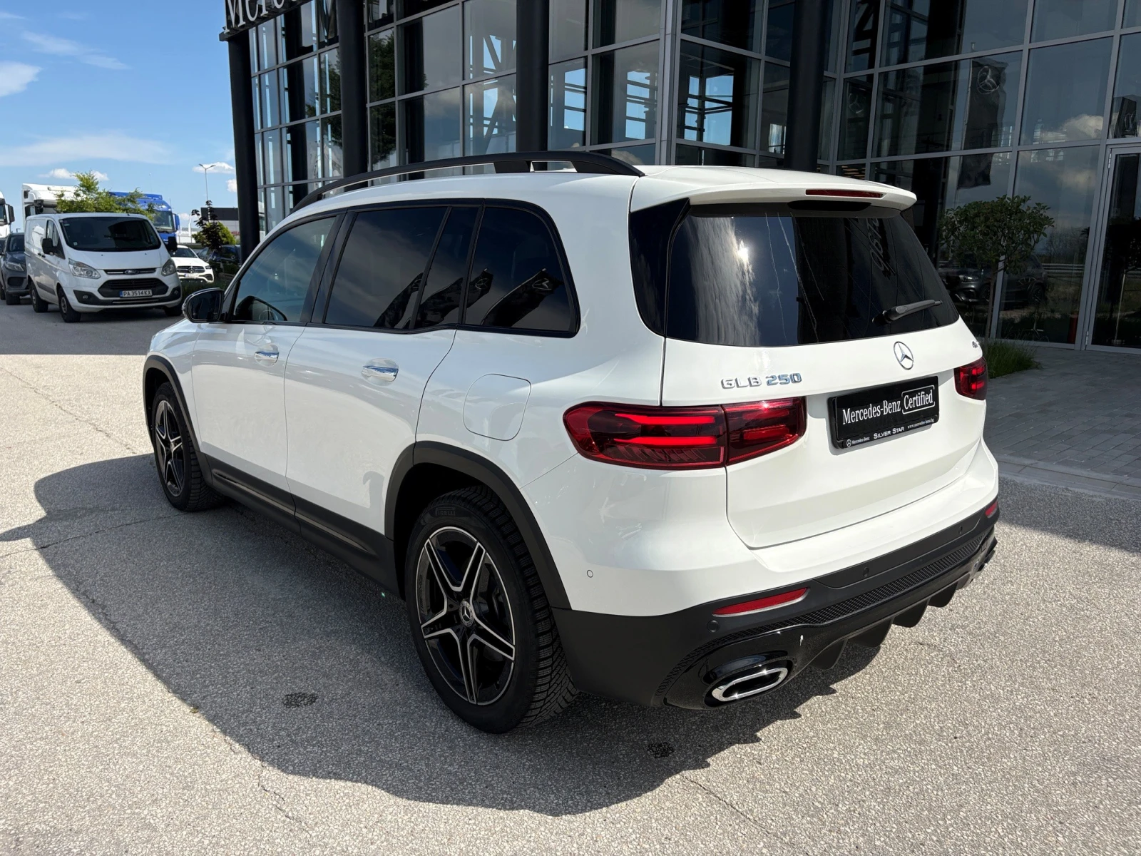 Mercedes-Benz GLB 250 4MATIC 6+ 1, снимка 4 - Автомобили и джипове - 54861583