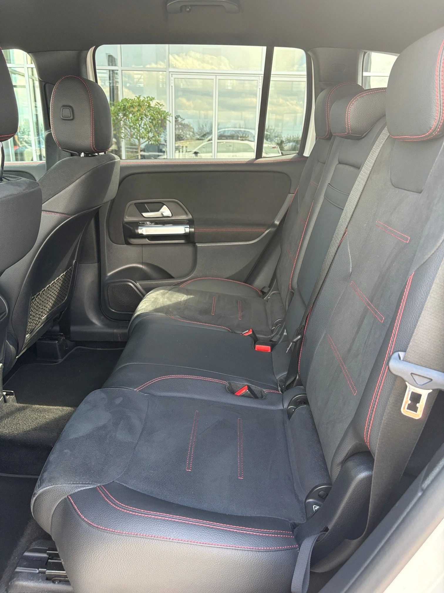 Mercedes-Benz GLB 250 4MATIC 6+ 1, снимка 9 - Автомобили и джипове - 54861583