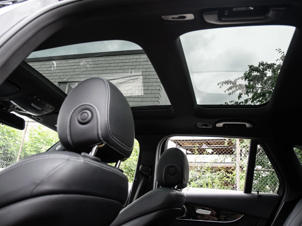 Mercedes-Benz GLC 300 GLC 300 4MATIC | Burmester | Panorama | HUD | Navi, снимка 12 - Автомобили и джипове - 55191837
