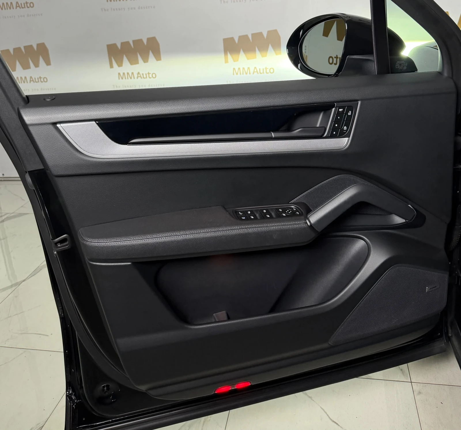 Porsche Cayenne E-Hybrid* BOSE* Chrono* PANO* 360, снимка 6 - Автомобили и джипове - 56166207