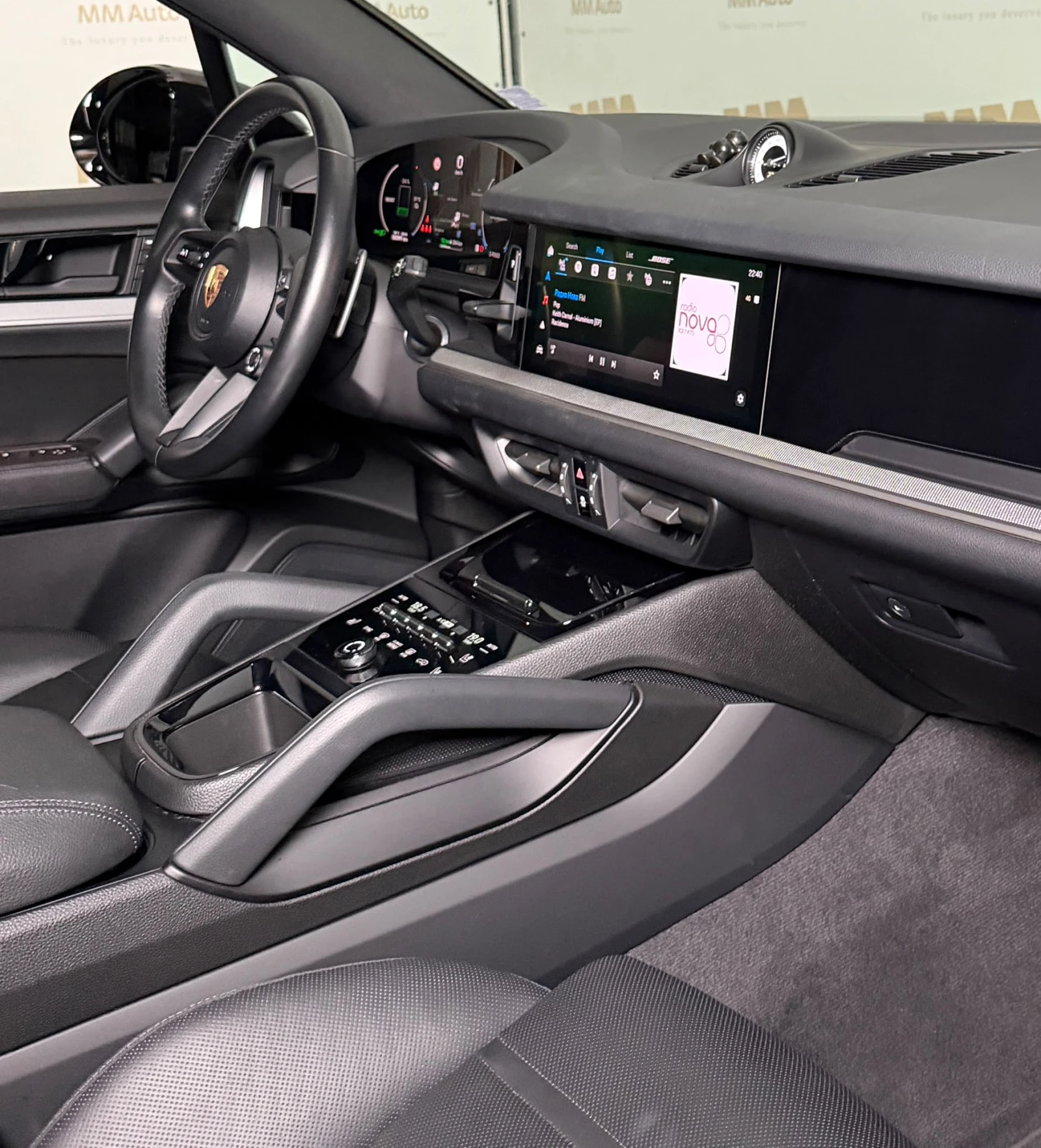 Porsche Cayenne E-Hybrid* BOSE* Chrono* PANO* 360, снимка 11 - Автомобили и джипове - 56166207