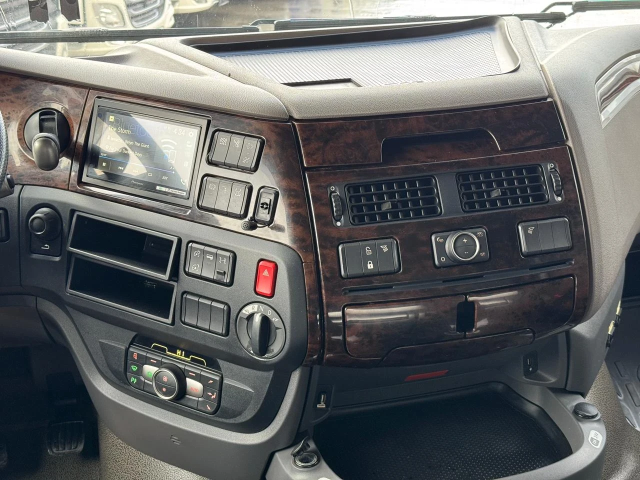 Daf Xf-480, снимка 9 - Камиони - 54172886