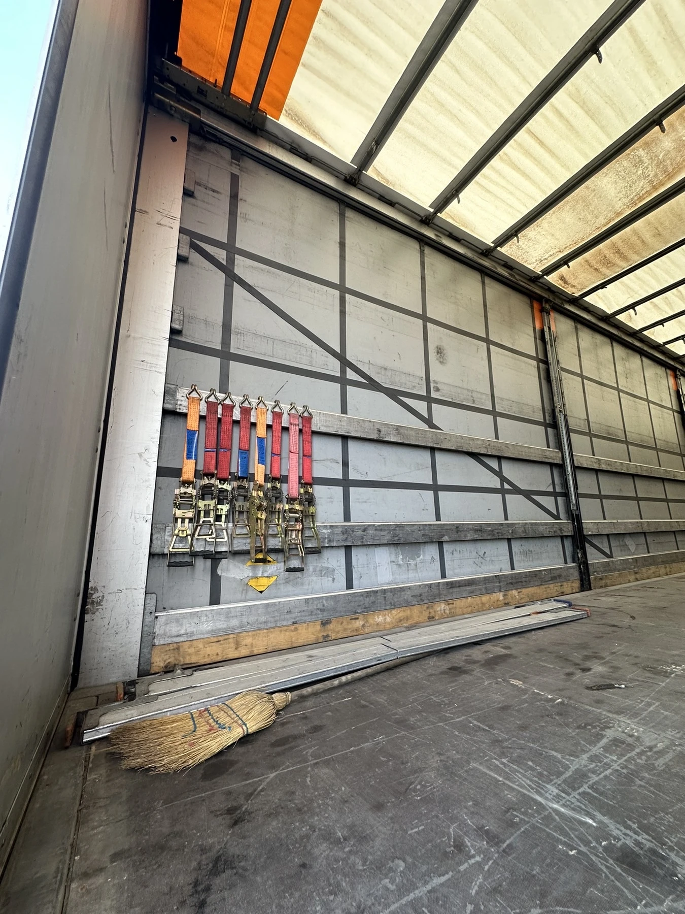  Schmitz | Mobile.bg   4