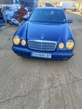     Mercedes-Benz E 220