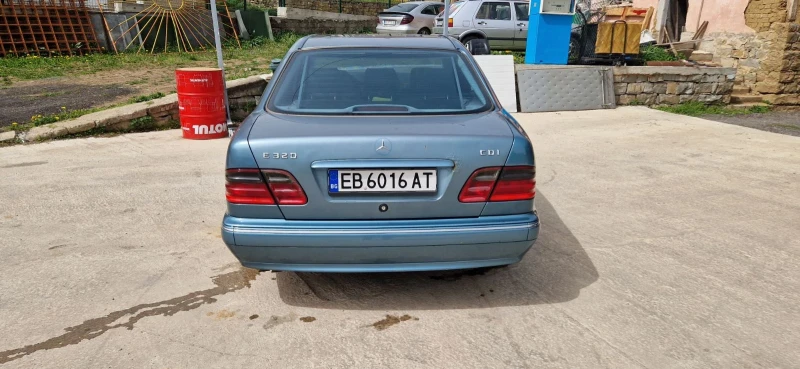 Mercedes-Benz E 320, снимка 6 - Автомобили и джипове - 47284316