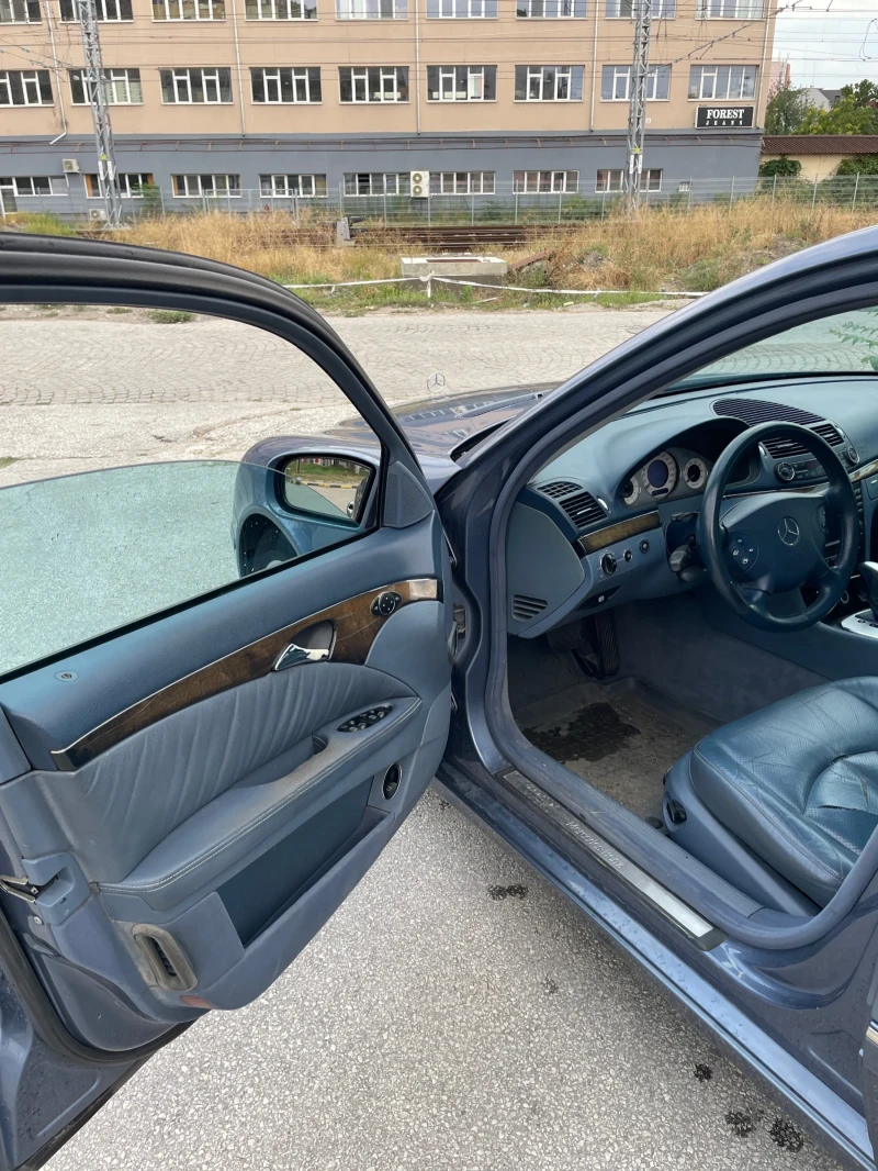 Mercedes-Benz E 320 LPG, снимка 8 - Автомобили и джипове - 52511739