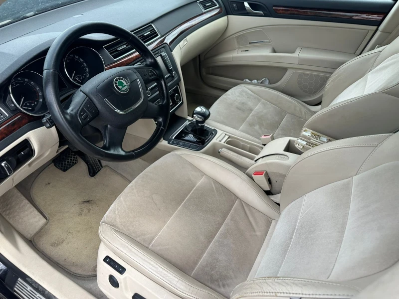 Skoda Superb / 2.0 TDI / 170 HP / SPORT / , снимка 9 - Автомобили и джипове - 52398711