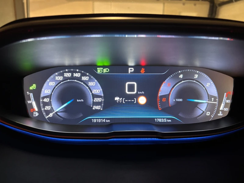 Peugeot 5008, снимка 15 - Автомобили и джипове - 52502874