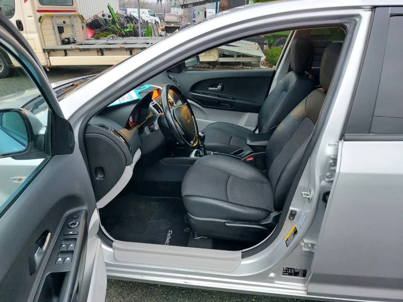 Kia Ceed 2.0i, верига мотор, снимка 8 - Автомобили и джипове - 52867564
