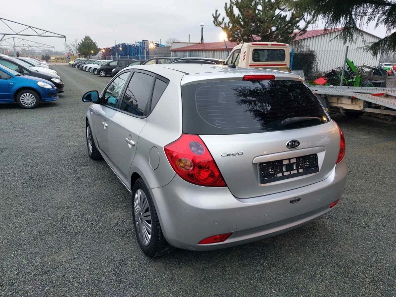 Kia Ceed 2.0i, верига мотор, снимка 10 - Автомобили и джипове - 52867564