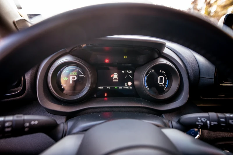 Toyota Yaris, снимка 13 - Автомобили и джипове - 52870084