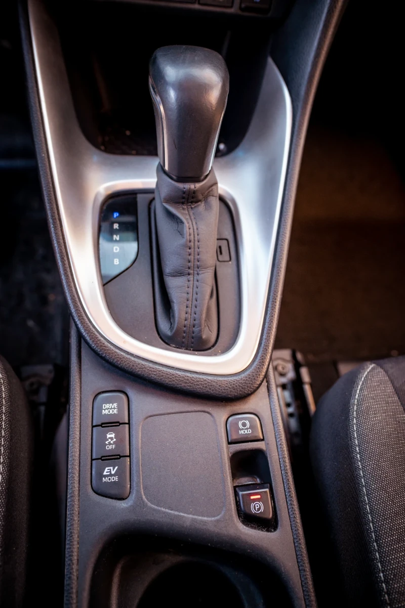 Toyota Yaris, снимка 17 - Автомобили и джипове - 52870084