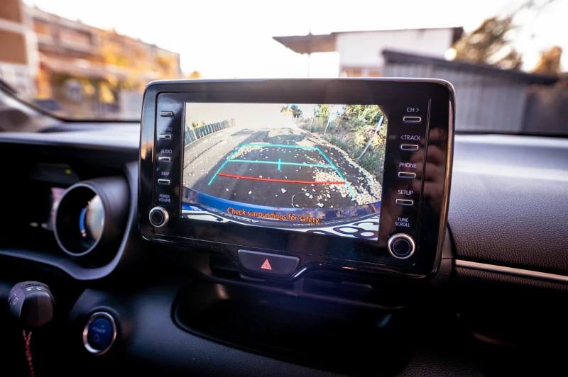 Toyota Yaris, снимка 16 - Автомобили и джипове - 52870084