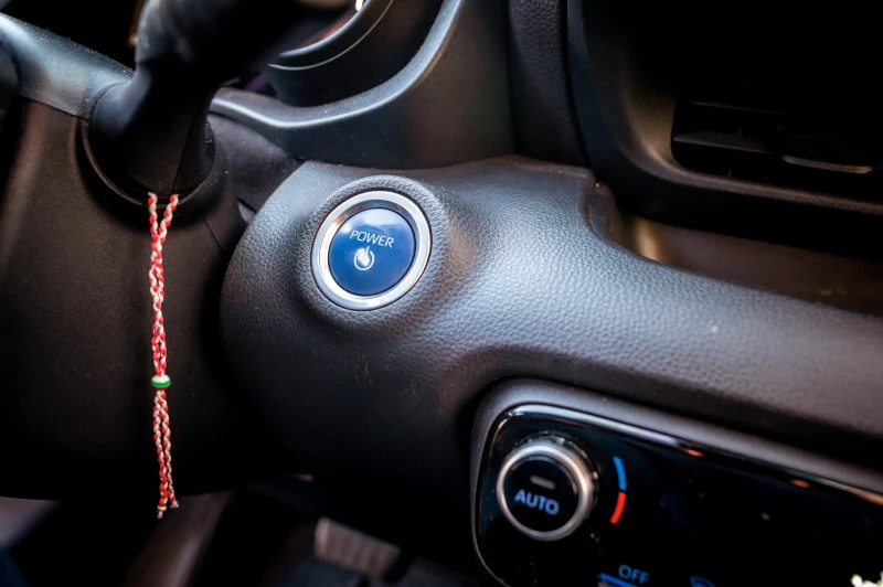 Toyota Yaris, снимка 15 - Автомобили и джипове - 52870084