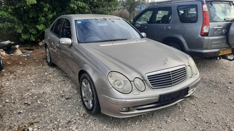 Mercedes-Benz E 220 2.2 CDI, снимка 2 - Автомобили и джипове - 35090546