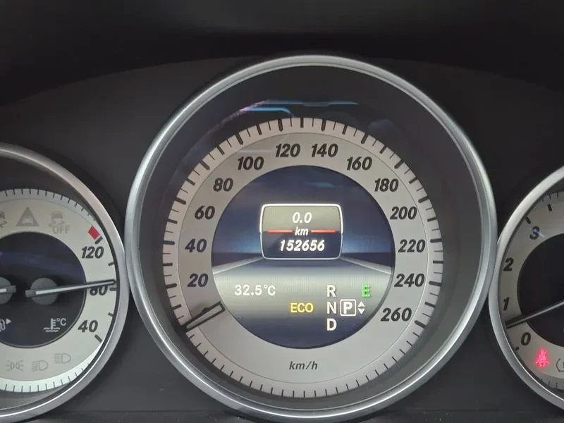 Mercedes-Benz E 300 Avantgarde, снимка 5 - Автомобили и джипове - 55748912