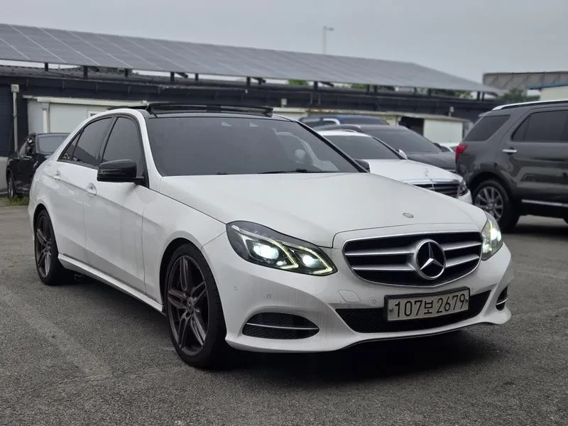 Mercedes-Benz E 300 Avantgarde, снимка 2 - Автомобили и джипове - 55748912
