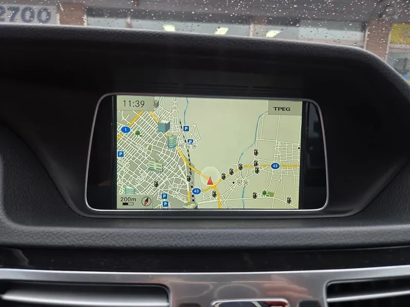 Mercedes-Benz E 300 Avantgarde, снимка 13 - Автомобили и джипове - 55748912