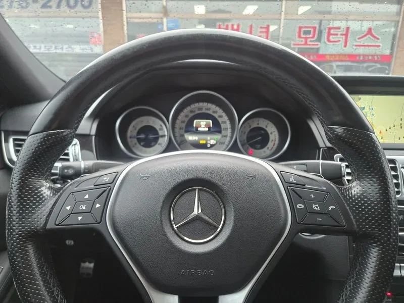 Mercedes-Benz E 300 Avantgarde, снимка 6 - Автомобили и джипове - 55748912