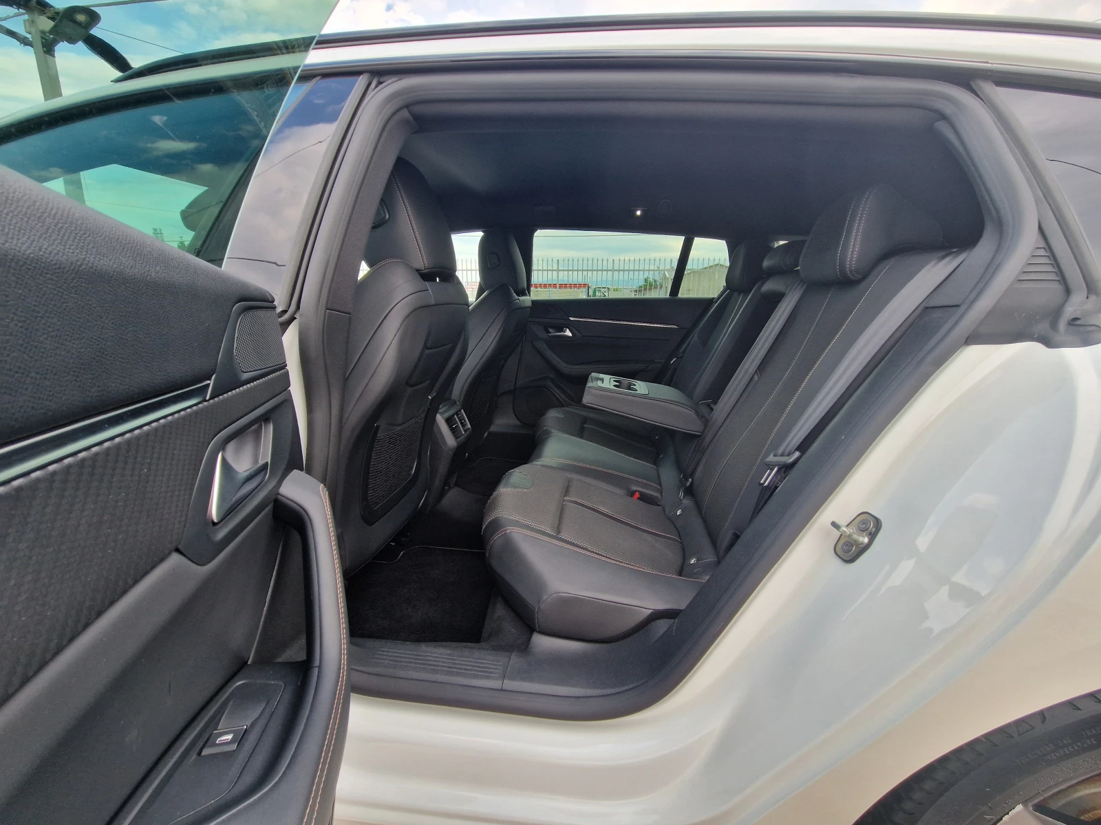Peugeot 508 2.0GT-lineEAT8 БЯЛА ПЕРЛА/КАМЕРИ/ФУЛ ЛЕД/ДИСТРОНИК - изображение 8