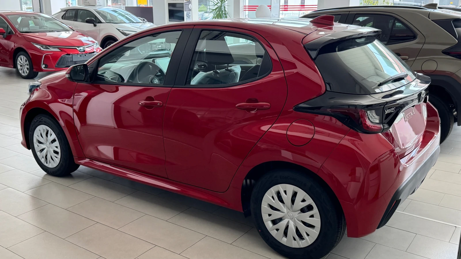 Toyota Yaris Hybrid Fancy Plus - изображение 3