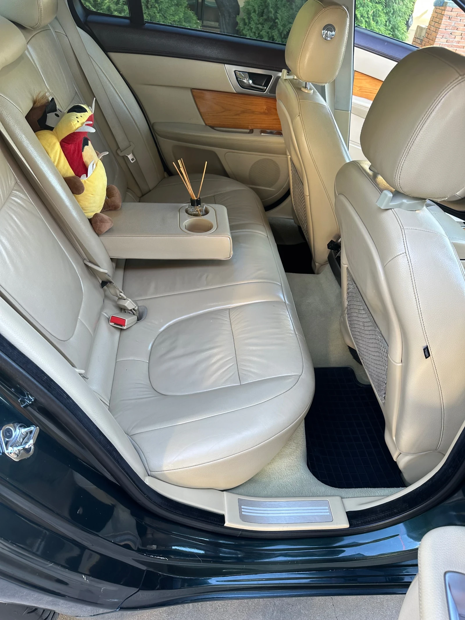 Jaguar Xf 3000 - изображение 6