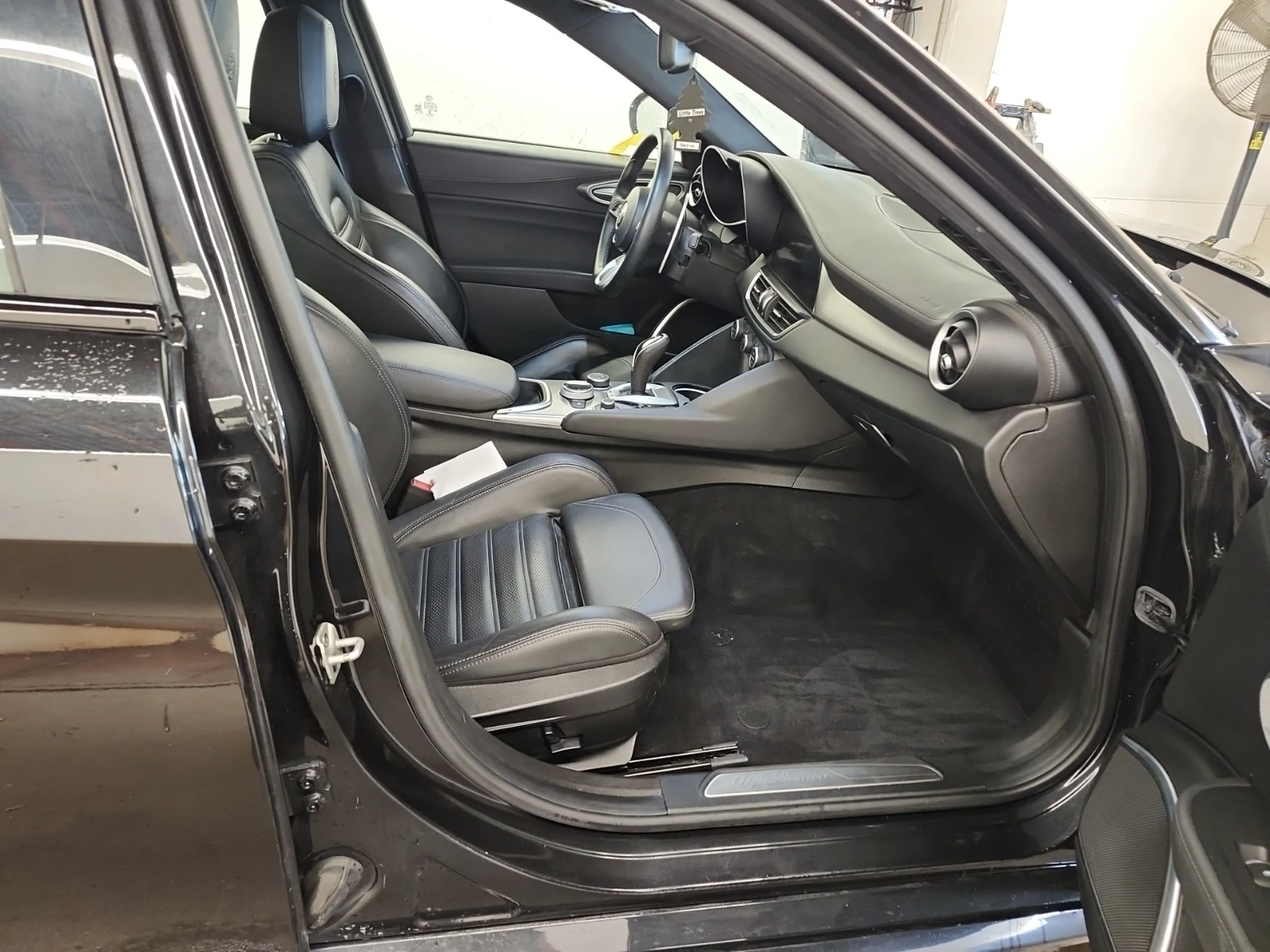 Alfa Romeo Giulia VELOCE/AWD/H&K/Distronic, снимка 9 - Автомобили и джипове - 54429186