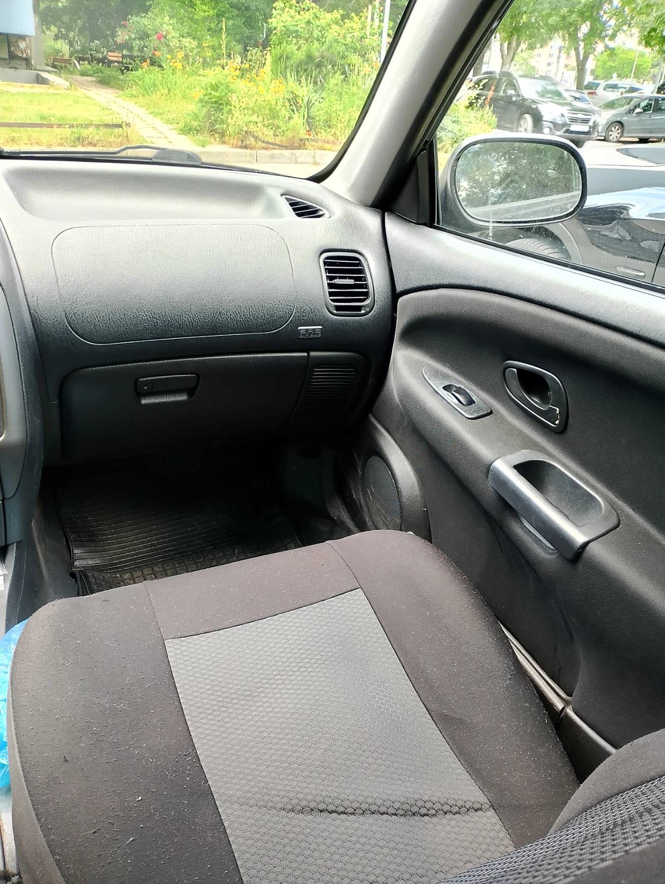 Mitsubishi Carisma 1.8 GDI, снимка 7 - Автомобили и джипове - 54945546