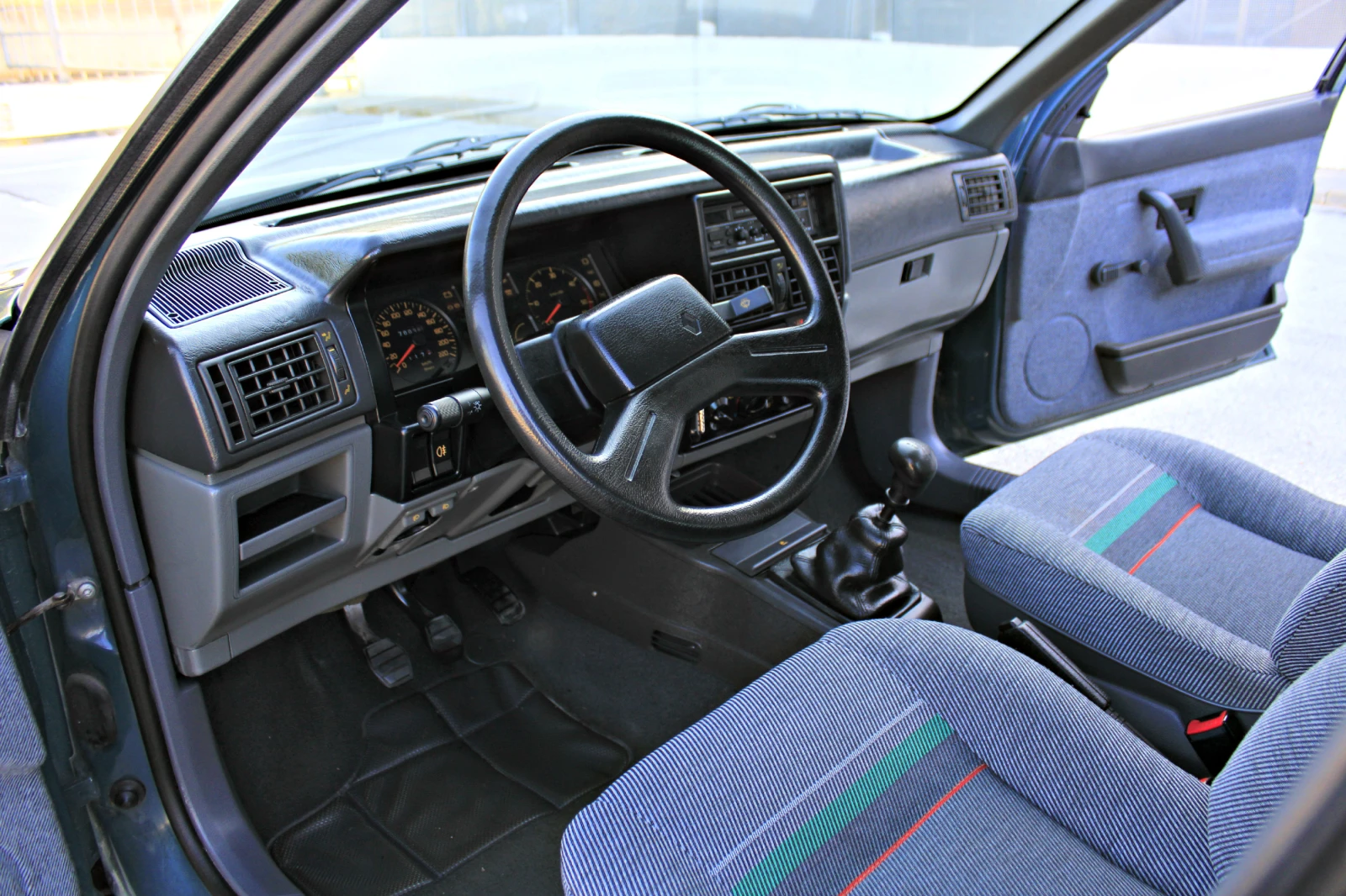 Renault 19 Chamade 1.9 Дизел КАТО НОВ, снимка 9 - Автомобили и джипове - 55426172