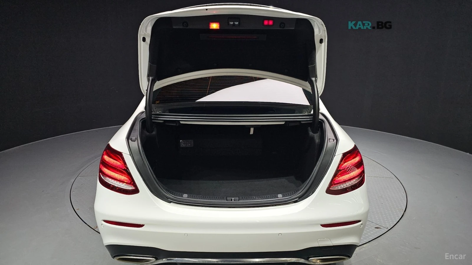 Mercedes-Benz E 300 4MATIC/AMG-LINE/DRIVE-ASSISTS/SUNROOF, снимка 5 - Автомобили и джипове - 55841979