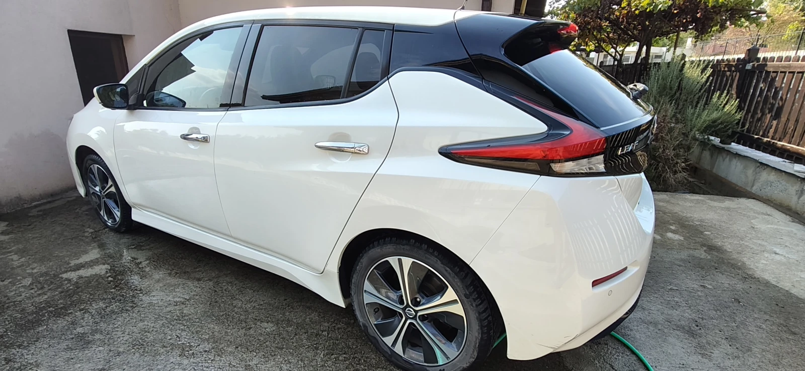 Nissan Leaf , снимка 2 - Автомобили и джипове - 55966846