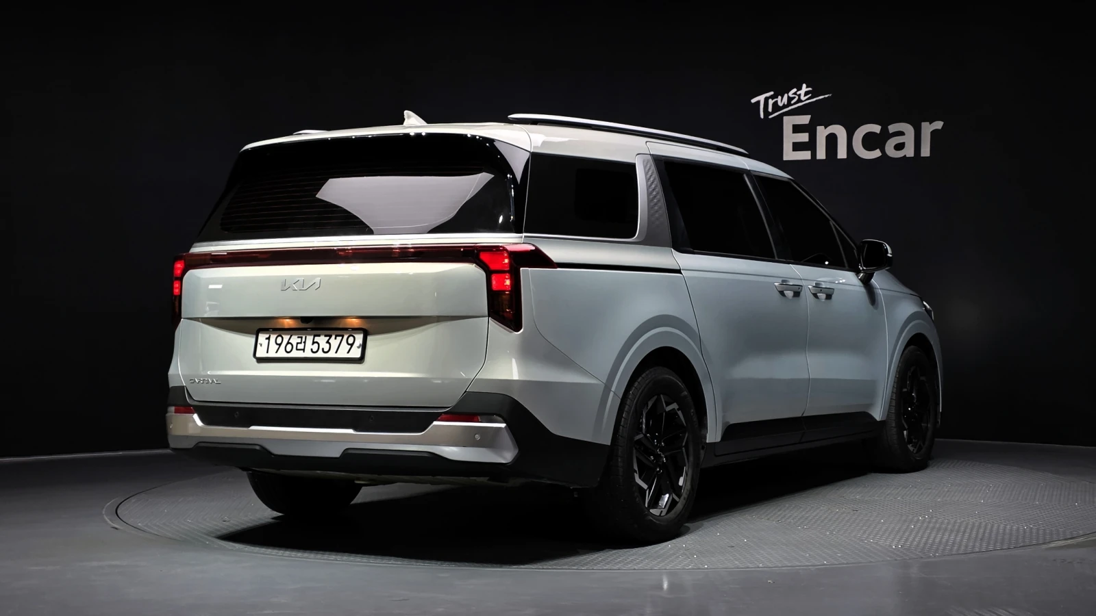 Kia Carnival ПОДГРЕВ ВОЛАН* КРАЙНА ЦЕНА, снимка 2 - Автомобили и джипове - 55982299