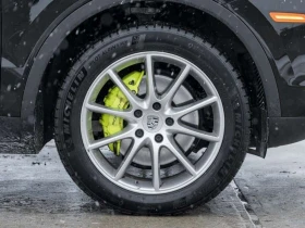 Porsche Cayenne * E Hybrid AWD Premium Pkg| Assistance Pkg * CARFA - 55550 € / 108646.36 лв. - 18805332 16