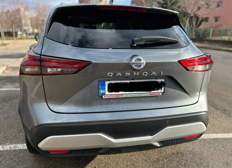 Nissan Qashqai 1.3 DiG-T, снимка 8 - Автомобили и джипове - 44000237