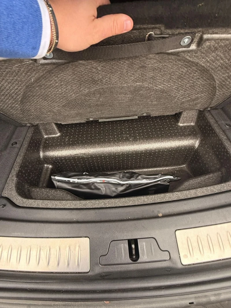 Land Rover Range Rover Velar 2.0d 204ps FACELIFT R-dynamic-2022g-22ц., снимка 13 - Автомобили и джипове - 52407898