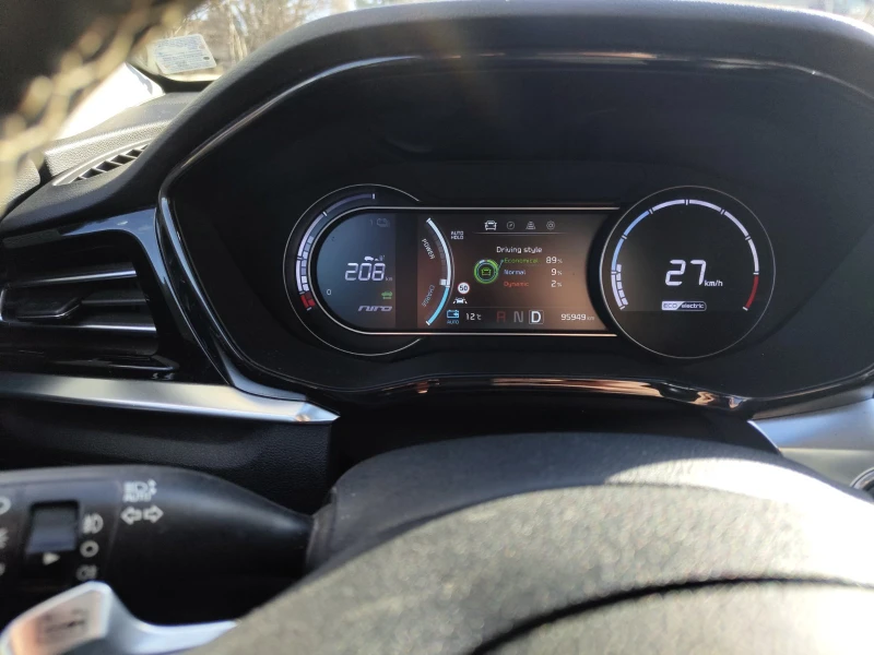 Kia Niro 65KWh/SOH100%/Термопомпа, снимка 10 - Автомобили и джипове - 53123210