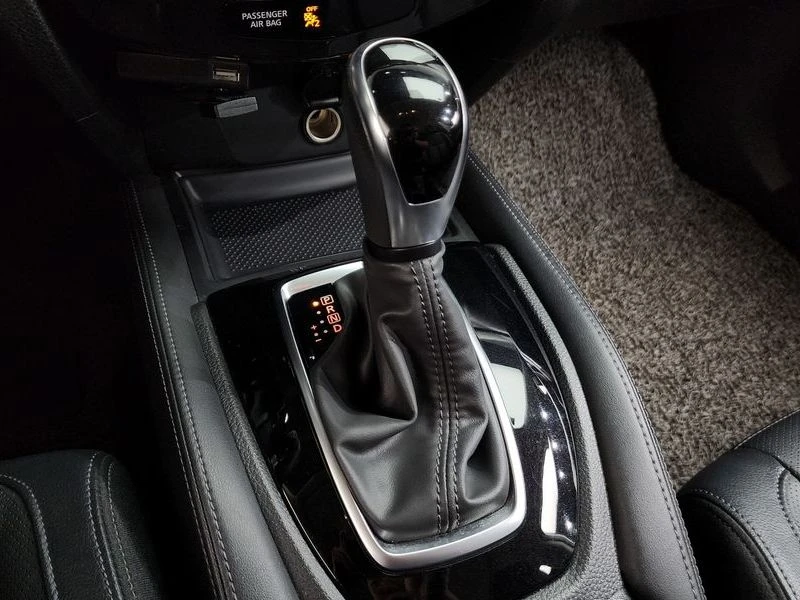 Nissan X-trail 2.5 Automatic, снимка 9 - Автомобили и джипове - 55932086