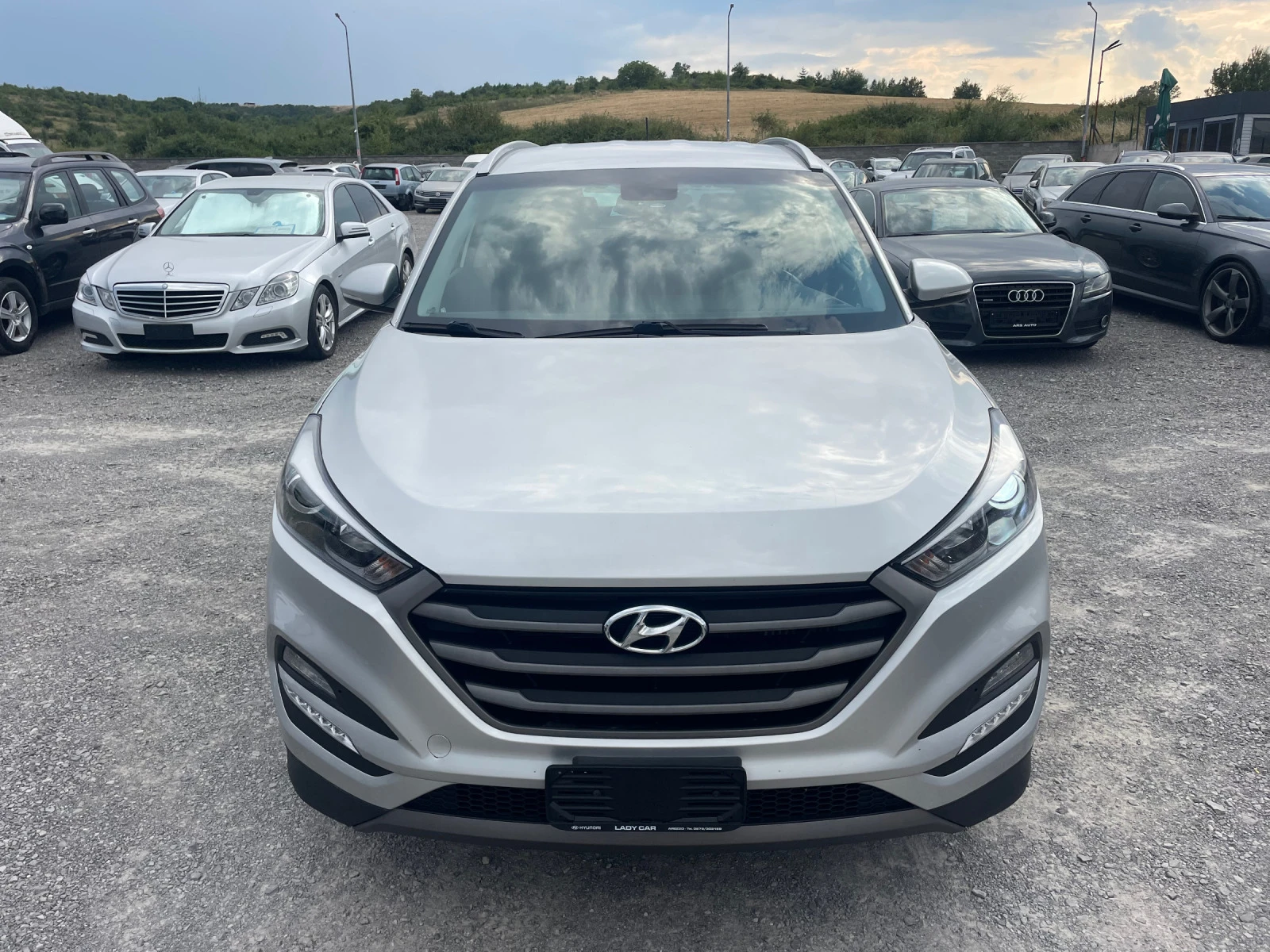 Hyundai Tucson 2.0CRDI 4X4 AUTOMATIC EURO6B - изображение 2