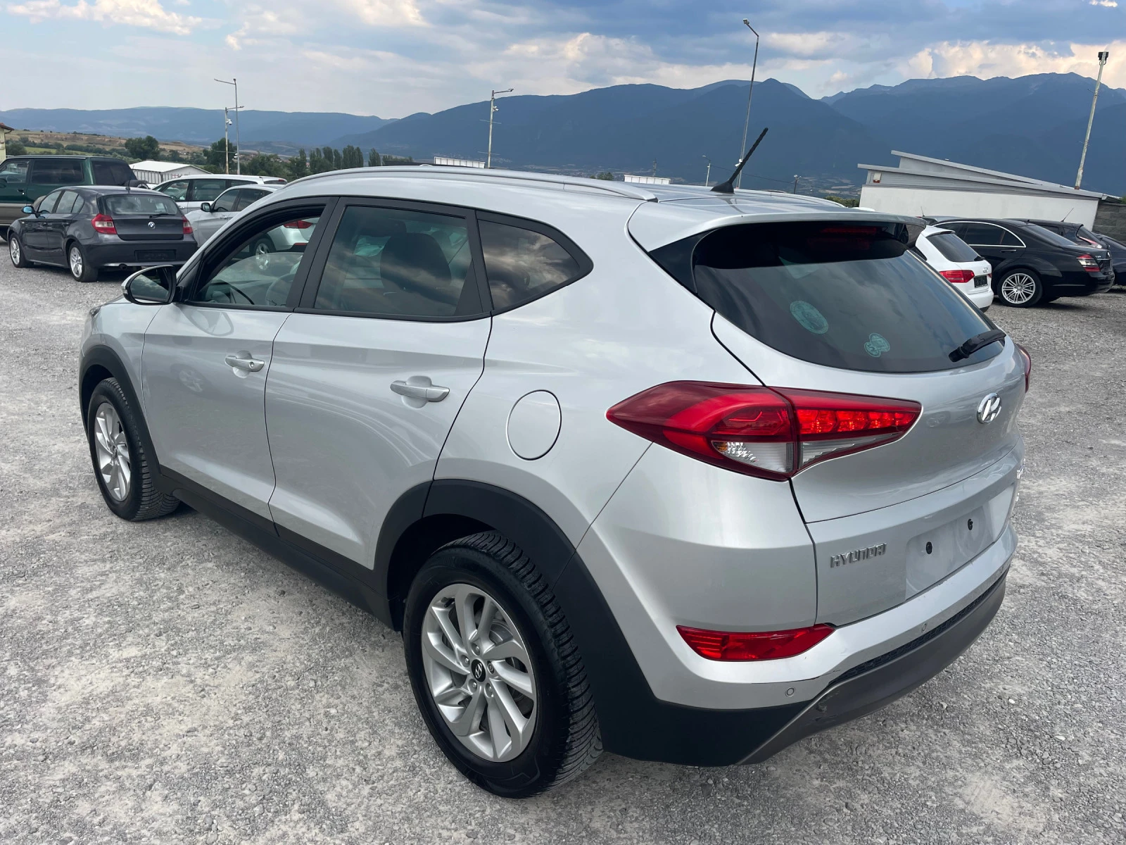 Hyundai Tucson 2.0CRDI 4X4 AUTOMATIC EURO6B - изображение 5